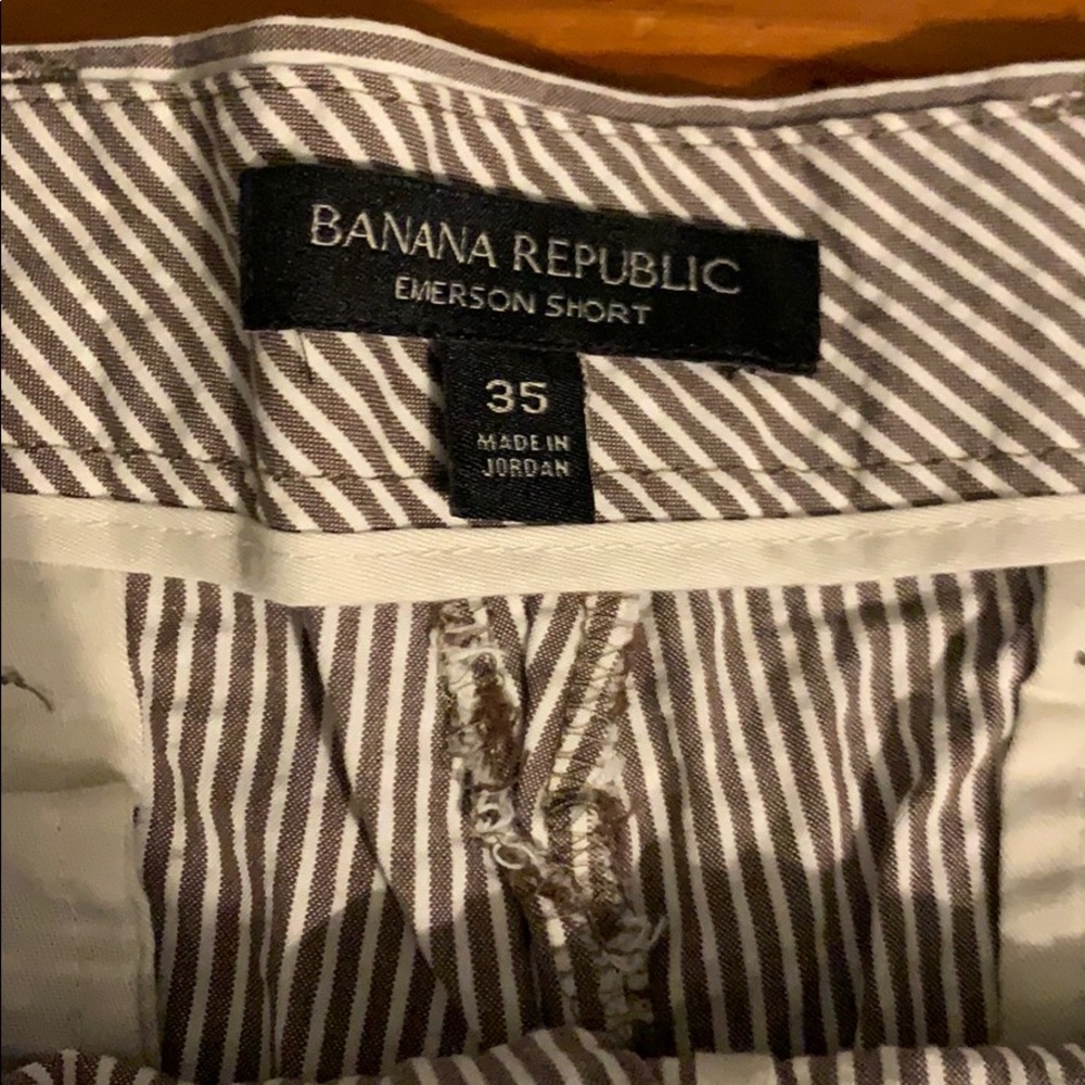Banana Republic brown ivory stripe Emerson short